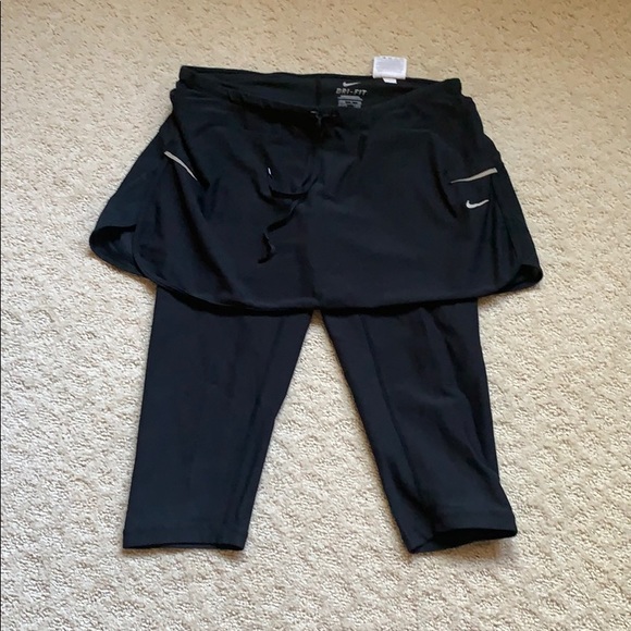 Women’s Nike legging with skirt - Picture 1 of 2